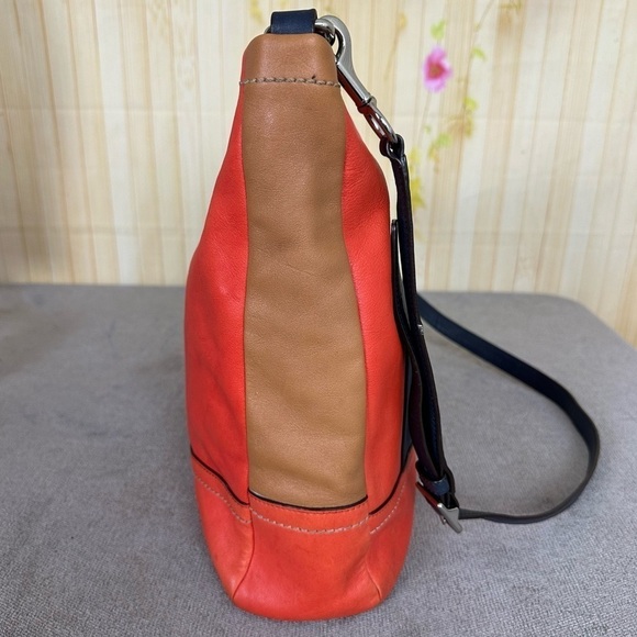 COACH Color Block Hobo Bag F24369 Vermillion Park Orange - Picture 3 of 16